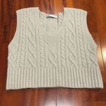 ZARA  cropped vest cable knit color is oatmeal Photo 0