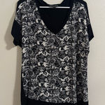 Single Black and White Patterned Short Sleeve Top Size M Photo 0