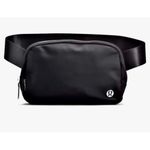 Lululemon  Everywhere Belt Bag in Black Photo 1