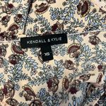 Kendall + Kylie size XSâsleeveless mini dress w/lace trim & pretty printâEUC Photo 3
