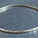 Women’s‎ vintage silver tone bangle bracelet one size measurements shown Photo 0