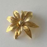 Vintage Brooch stamped JJ Goold Tone Vivid Flourish Flower Flexible Pedals Gold Photo 1