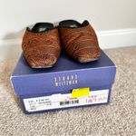 Stuart Weitzman  Women's Black and Orange Paisley Shoes Photo 5