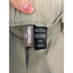 32 Degrees Heat 32 Degrees Cool Women's green Khaki Pleated Relaxed Fit Shorts Size Medium Photo 3