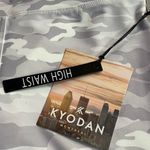 Kyodan NWT  Light Grey Camo High Waist Leggings size S Photo 5