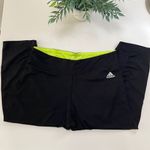Adidas Capri yoga pants. Size Medium. Black Photo 6