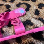 Jennifer Lopez Pink chain jelly slide sandals Photo 7