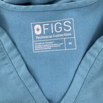 FIGS Women's Casma Three-Pocket Scrub uniform Top color teal size small Photo 2