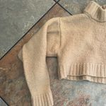 Aritzia Sweater Photo 3