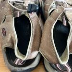 Keen  Newport H2 Leather Closed Toe Sandals Shoes Women’s Size 11 Brown & Pink Photo 5