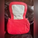 Marc Jacobs Coral Empire City crossbody bag
Red Empire City grained leather Photo 6