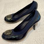 Tory Burch  Caroline 8 navy patent gold logo flex pumps heels 3051 Photo 8