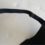 Lively Front Close T Photo 6