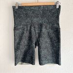 Spanx Booty Boost Printed Bike Shorts in Speckled Emerald Size Sz Large Photo 1