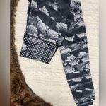 Lululemon  Wunder Under Black/Gray/ Polka Dot Cloud - Size 4 Photo 0