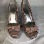 Marc Fisher Women Patent Leather Pale Pink Open Toe Pumps bow front Sz.6.5 GUC Photo 1