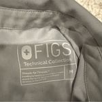 FIGS  TECHNICAL COLLECTION SCRUB SHIRT WOMENS MEDIUM GRAY 2 POCKETS Photo 2