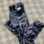 Nike Women Stretch Capri Legging Pant - Black - Gray Size Large. Photo 4