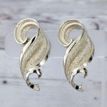 Vintage Clip On Earrings Large Gold Tone Photo 0