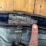 Torrid crop midfit super skinny super soft medium wash denim jeans pockets cotto Photo 2