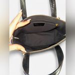 Vera Pelle Black 100% leather cross body bag with gold hardware and zip closure Photo 7