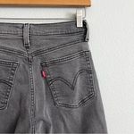 Levi's Levi’s Grey Wedgie Straight Fit Jeans. Size 27. Photo 3