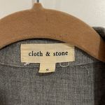 Cloth & Stone  small‎ raw hem button up blouse Photo 2