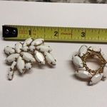 Lot Of 2 White and Gold Tone Costume Brooches Photo 4