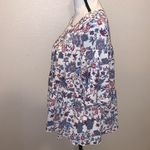 Mimi and Daphne white floral pleated short sleeve blouse Photo 3