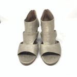 Donald Pliner Size 9 N Jenkin Gold Metallic Leather Wedge Sandal Back Zip Cutout Photo 1