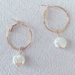 Gold hoops + pearl Photo 5