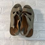 Clarks Sandals Womens 7.5 Gray Sage Reedly Juno Wedge Nubuck Strappy Open Toe Photo 3