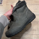 Khombu NWT Gray Fur-Lined Ankle Boots Photo 0