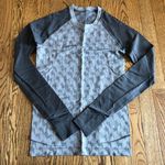 Oiselle Wazelle Longsleeve Seamless Grey Lightening Bolt Photo 0