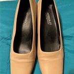 Aerosoles  beige pumps. Size 8. Photo 1