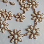 Crème Flower Necklace Earrings Set Gold Photo 2