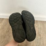 Hoka  Women’s All Black Arahi 7 Sneaker Size 7.  Photo 4