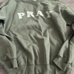 Gildan Green pray sweatshirt Photo 0