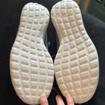 Adidas BNWT Womens  Size 9 Cloud Run Sneakers Photo 3