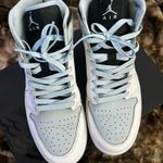 Jordan  1 mid se  Photo 2
