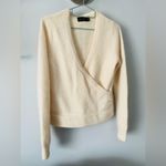 The Limited NICE PRETTY  sweater top💖🌷💗 Photo 5