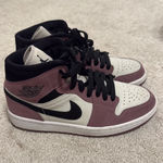 Jordan Women’s Air  1 Mid Photo 0
