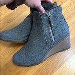 Dr. Scholl’s Chloe Wedge Bootie Charcoal Grey Felt Women 8M Winter Comfort EUC Gray Size 8 Photo 3