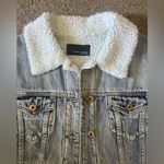 Light blue jean jacket with white teddy fur lining size medium Photo 3