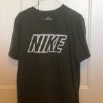  Women’s size medium olive green Nike T-shirt Photo 0