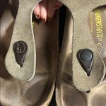 Birkenstock Beige Suede Gizeh sandals - Size 40 women’s 9 - Flaw Photo 7