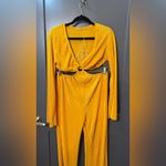 Chic Yellow Jumpsuit with Ring Detail Size L Photo 1