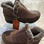Jbu  Taupe Fur-Lined Winter Boots Photo 1