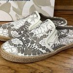 Tommy Bahama Women’s Marcie TB Natural Leaves casual slip on shoes size 6 Photo 0