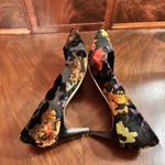 Tahari  Gia Floral Jacquard Kitten Heel Pumps Black Pointed Toe Size 7.5 M Photo 7